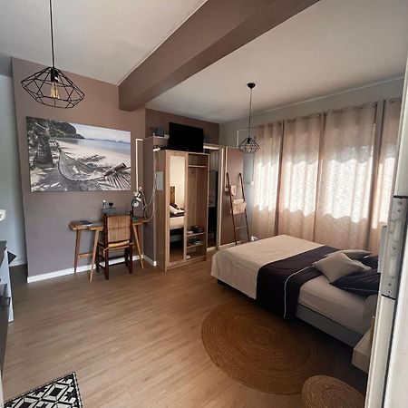 Studio Cosy Avec Piscine Dans Une Villa Saint-Denis Buitenkant foto