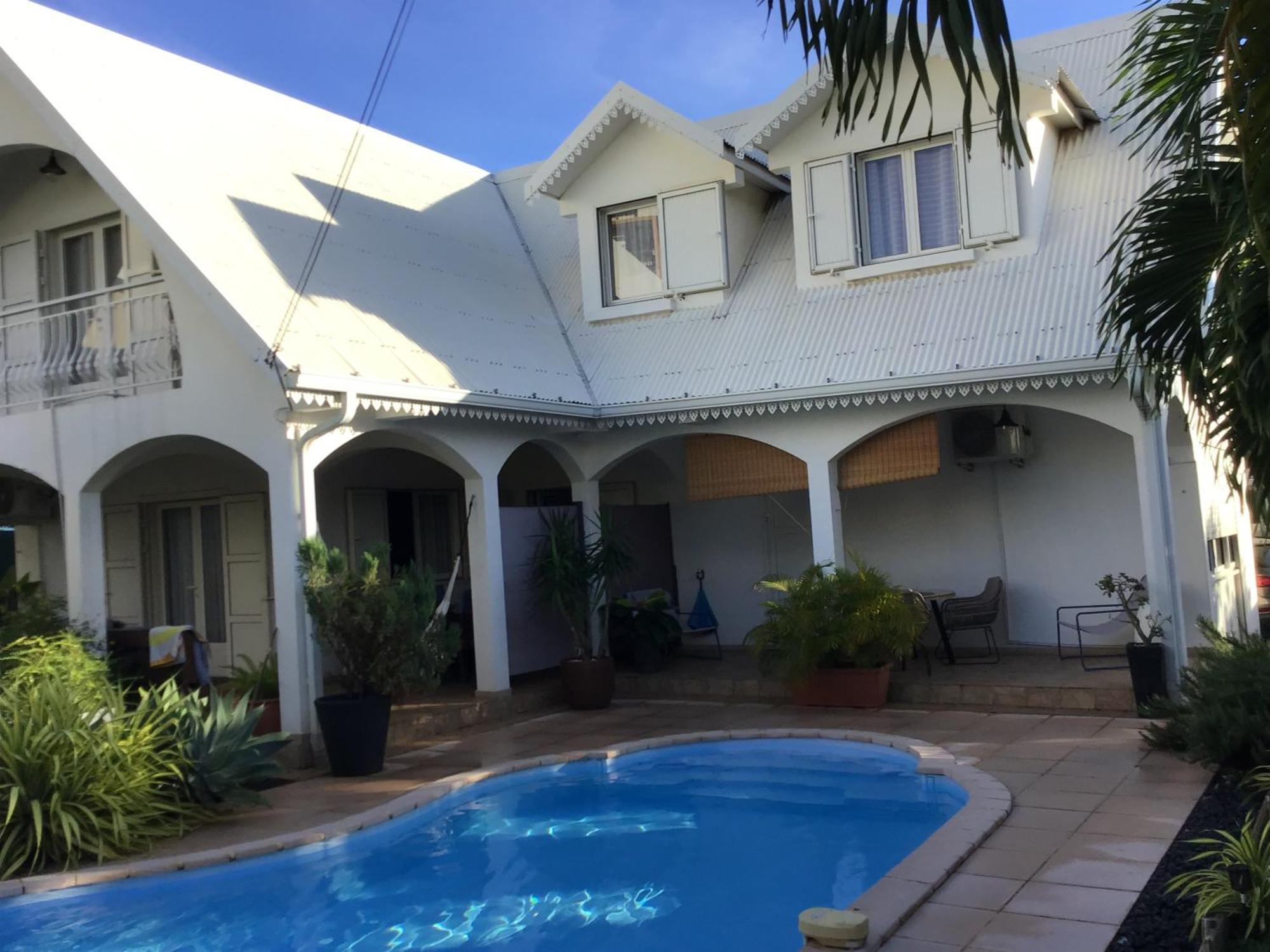 Studio Cosy Avec Piscine Dans Une Villa Saint-Denis Buitenkant foto